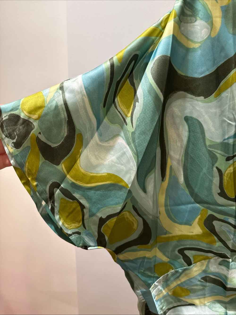 Umgee Women's Teal and Green Abstract Print V-Neck Knot-front Blouse Size M NWT - Picture 4 of 6